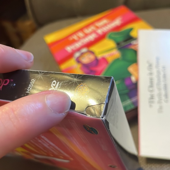 The Perils of Penelope Pitstop Hanna Barbera DVD set with collectible lithograph - Picture 12 of 13